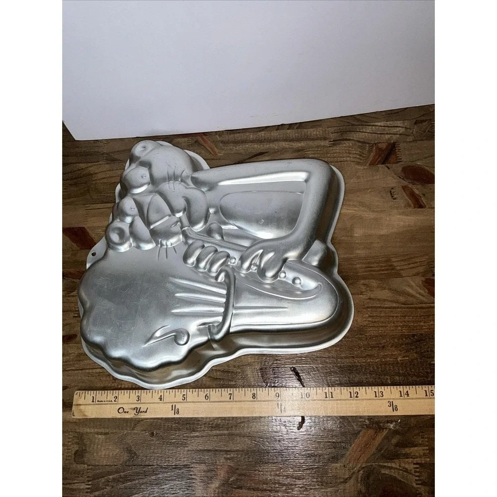 Vintage Wilton Pink Panther‎ Cake Pan Aluminum Character Bakeware 1982 MGM
